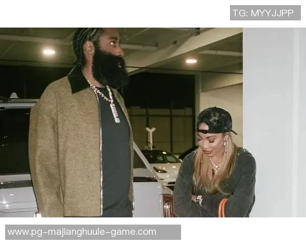 哈登追求女友频繁拨打电话引发热议她却直言他不懂撩妹技巧